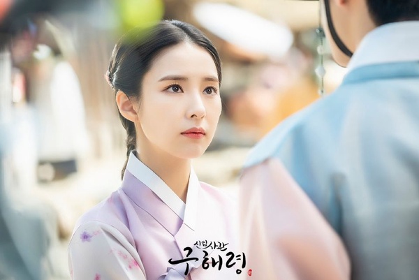 《新入史官丘海昤》車銀優演純情大君，只是被捂嘴就害羞，這10大可愛瞬間，第9點萌到讓人想「抱緊處理」