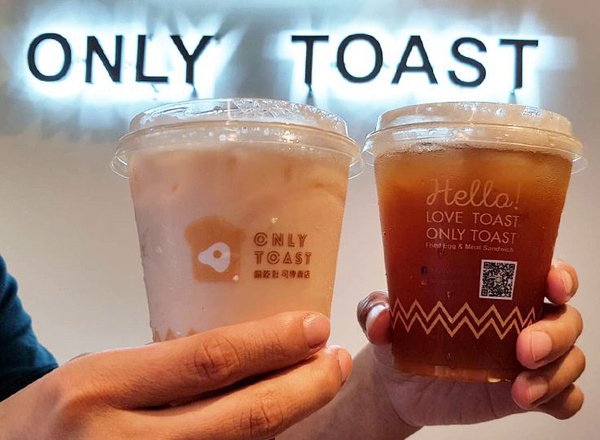 南機場白天也有美食！「偷吃吐司Only Toast」爆滿的牛肉配上生蛋黃，絕對是必吃美食！