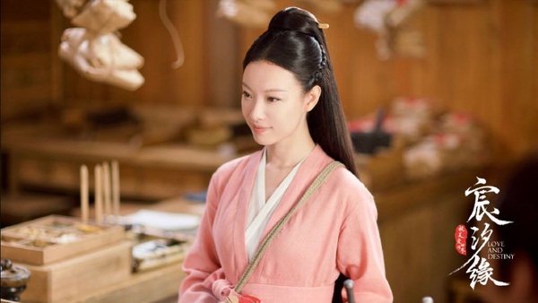 《宸汐緣》青瑤穿粉衣迎初吻好甜！陸劇12個粉衣古裝美人，楊紫、林允甜美，但比不過熱巴經典