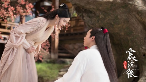 《宸汐緣》青瑤穿粉衣迎初吻好甜！陸劇12個粉衣古裝美人，楊紫、林允甜美，但比不過熱巴經典