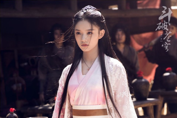 《宸汐緣》青瑤穿粉衣迎初吻好甜！陸劇12個粉衣古裝美人，楊紫、林允甜美，但比不過熱巴經典