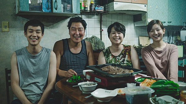 潤娥《極限逃生》票房超亮眼，力壓朴敘俊《驅魔使者》！2019韓國電影票房TOP7，《寄生上流》目前也無法撼動這一部！