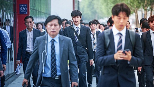 潤娥《極限逃生》票房超亮眼，力壓朴敘俊《驅魔使者》！2019韓國電影票房TOP7，《寄生上流》目前也無法撼動這一部！
