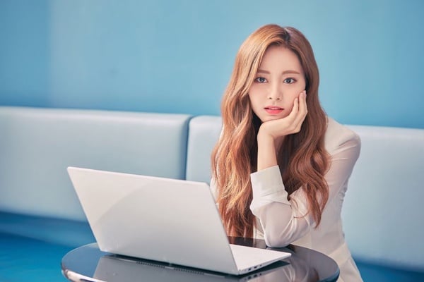 《德魯納酒店》康美娜才19歲，眼神比IU還媚！8位韓國「狐狸相」女星，Jennie、周子瑜一笑，連女生都受不了