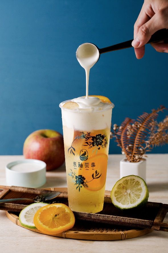 台中最新打卡美食!青花瓷手搖飲「青釉茶事」，隨手拍都美出新高度!