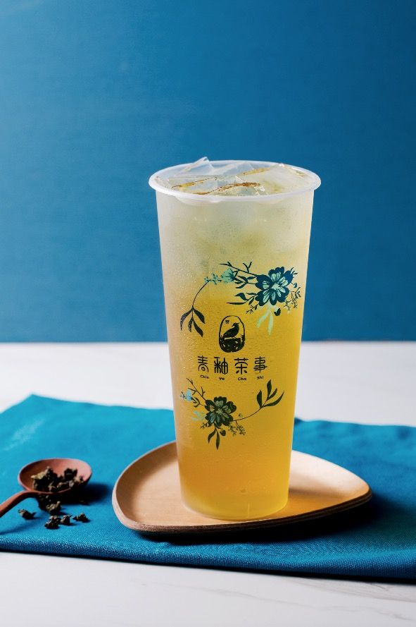 台中最新打卡美食!青花瓷手搖飲「青釉茶事」，隨手拍都美出新高度!