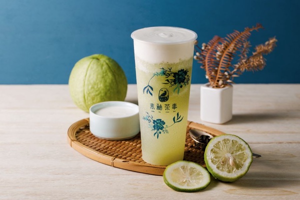 台中最新打卡美食!青花瓷手搖飲「青釉茶事」，隨手拍都美出新高度!