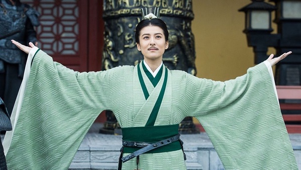 網評12個「女扮男裝」最真實的女星！《烈火軍校》白鹿、《花不棄》邢恩帥炸，比不上林青霞、張敏經典