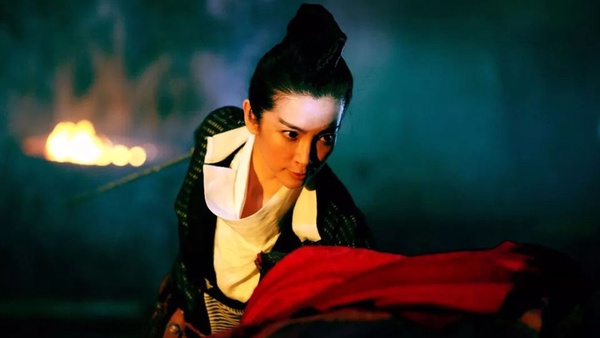 網評12個「女扮男裝」最真實的女星！《烈火軍校》白鹿、《花不棄》邢恩帥炸，比不上林青霞、張敏經典