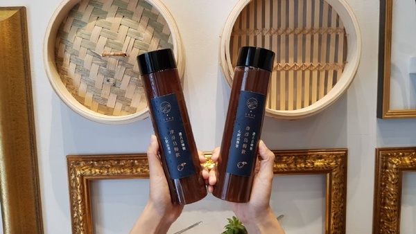 大安區美食推薦！「天淳津品」黑色發財包，刈包撞上西式烹調，味道超驚艷～