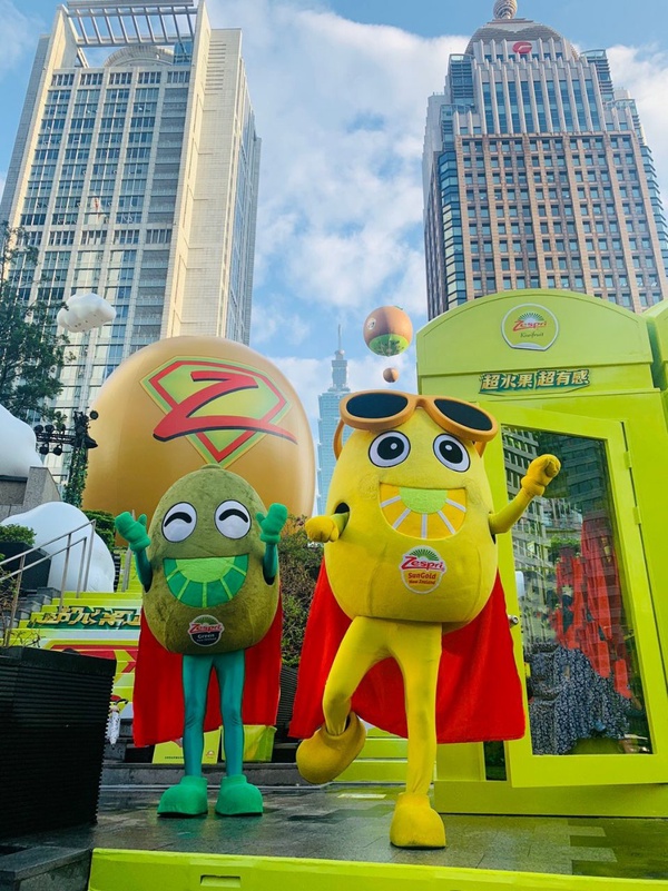 Zespri奇異果超人嗨爆統一時代百貨！趕快來台北信義區找奇異果超人，拿個奇異果來吃～