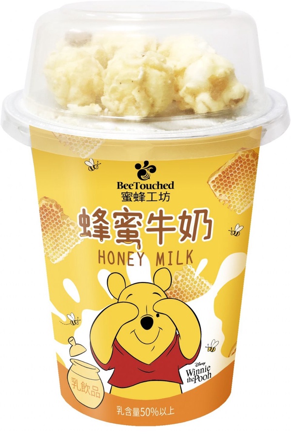 蜜蜂工坊「杯裝蜂蜜牛奶爆米花」7-11限定！加碼初鹿牧場「炙烤風味煉乳茶」＆7-11現萃茶抽抽樂，超多飲料新品優惠一次整理給你～