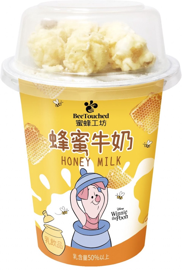 蜜蜂工坊「杯裝蜂蜜牛奶爆米花」7-11限定！加碼初鹿牧場「炙烤風味煉乳茶」＆7-11現萃茶抽抽樂，超多飲料新品優惠一次整理給你～