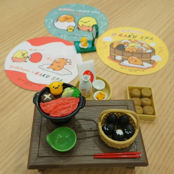 和蛋黃哥一起泡湯！超療癒蛋黃哥球池溫泉，還有蛋黃哥聯名溫泉料理，讓你跟蛋黃哥一起「不想上班~」！