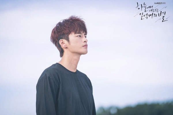 《原本以為只是手機掉了》任時完太會演!10位歌手出身的演員,IU、李昇基「影歌雙棲」