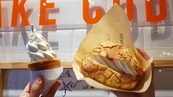 Bake Code「菠蘿霜淇淋」！現烤出爐的菠蘿配上霜淇淋，還有Bake Code超夯鹽岩奶油捲的「岩塩霜淇淋」絕對不能錯過～
