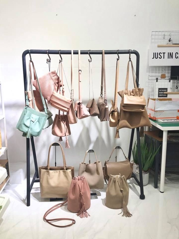 千元有找！泰國設計師品牌「Just In Case」，超質感莫蘭迪色系，包色都不心痛！