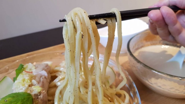 麵屋武藏「珍珠奶茶沾麵」台灣也有了！全台只有麵屋武藏台北神山店有，重點這「珍珠奶茶沾麵」還是限量～