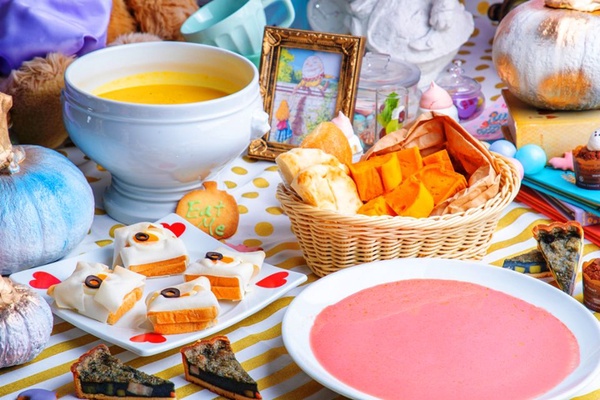 日本「愛麗絲夢遊仙境×萬聖派對」限定餐廳，帽客的瘋狂下午茶，讓你置身夢遊仙境！