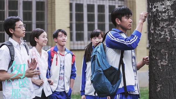 王一博校服照引熱議！15男星變校園男神，楊洋帥成國民初戀，李現蠢萌有點可愛