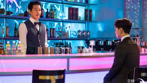金秀賢特別出演《德魯納酒店》最終回，力挺IU、呂珍九！《德魯納酒店》大結局網友6個猜想，洪氏姐妹再玩失憶梗？