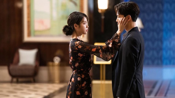 金秀賢特別出演《德魯納酒店》最終回，力挺IU、呂珍九！《德魯納酒店》大結局網友6個猜想，洪氏姐妹再玩失憶梗？