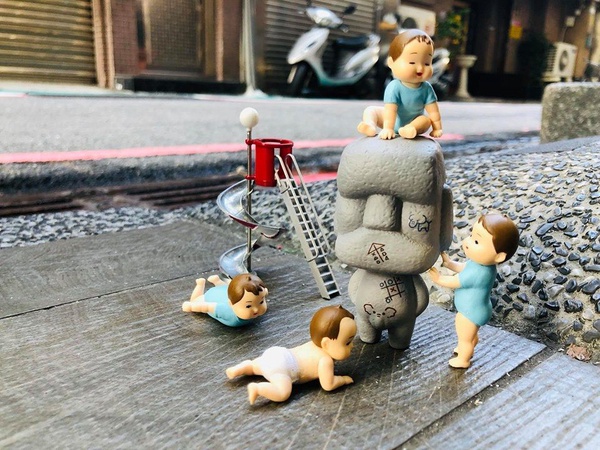 摩艾石像推出「憂鬱系列」扭蛋小GG被畫了大象笑翻網友!還有吃貨恐龍飲料杯袋，超療癒又方便收納！