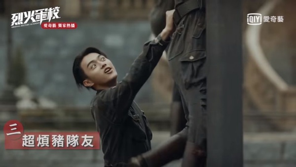 《烈火軍校》許凱10個中二幼稚鬼行為！自戀秀肌肉、打別人裝被打，彷彿看見了我的國中同學