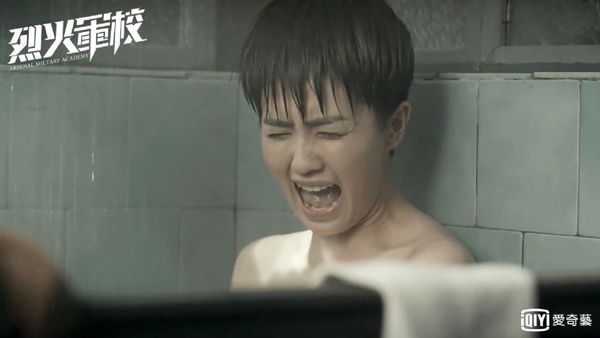 《烈火軍校》許凱10個中二幼稚鬼行為！自戀秀肌肉、打別人裝被打，彷彿看見了我的國中同學