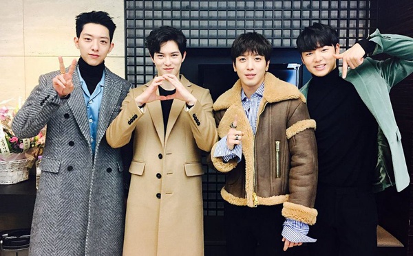 李宗泫私訊性騷擾網紅，終於退出CN BLUE！李宗泫變態發言、騷擾潤娥＆AOA惠晶，FNC不捧鄭容和，反用6行為護航他