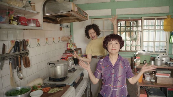 《俗女養成記》本週結局！劇中8大暖心時刻，媽媽準備一桌好菜、爸爸為嘉玲哭，每幕都像你爸媽