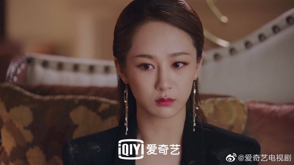 楊紫《我的莫格利男孩》變霸氣女總裁！9女星職場造型，楊冪、迪麗熱巴成氣場女王