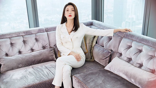 楊紫《我的莫格利男孩》變霸氣女總裁！9女星職場造型，楊冪、迪麗熱巴成氣場女王