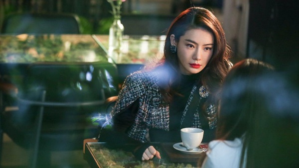 楊紫《我的莫格利男孩》變霸氣女總裁！9女星職場造型，楊冪、迪麗熱巴成氣場女王