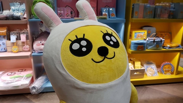 KAKAO FRIENDS快閃店就在台北新光三越A11！超多超萌的KAKAO FRIENDS，全部都在台北新光三越A11等你～