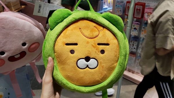 KAKAO FRIENDS快閃店就在台北新光三越A11！超多超萌的KAKAO FRIENDS，全部都在台北新光三越A11等你～
