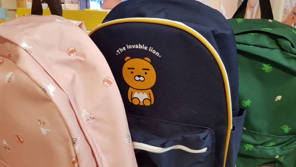KAKAO FRIENDS快閃店就在台北新光三越A11！超多超萌的KAKAO FRIENDS，全部都在台北新光三越A11等你～