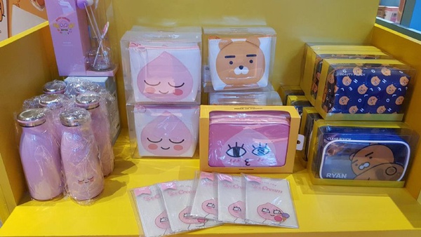 KAKAO FRIENDS快閃店就在台北新光三越A11！超多超萌的KAKAO FRIENDS，全部都在台北新光三越A11等你～