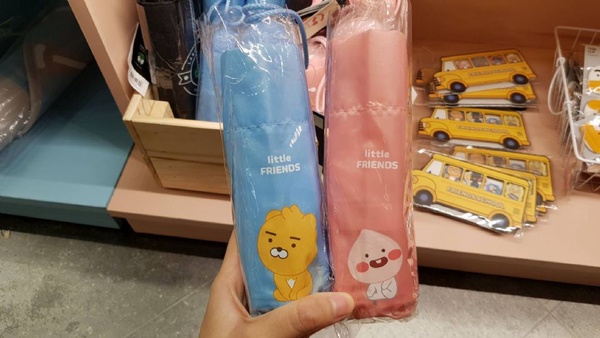 KAKAO FRIENDS快閃店就在台北新光三越A11！超多超萌的KAKAO FRIENDS，全部都在台北新光三越A11等你～