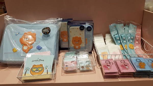 KAKAO FRIENDS快閃店就在台北新光三越A11！超多超萌的KAKAO FRIENDS，全部都在台北新光三越A11等你～