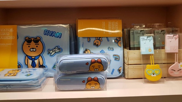 KAKAO FRIENDS快閃店就在台北新光三越A11！超多超萌的KAKAO FRIENDS，全部都在台北新光三越A11等你～