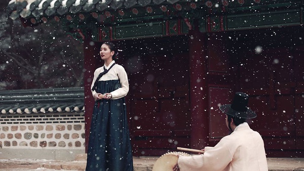 秀智出道十年9部戲劇作品大回顧！從「國民初戀」到《VAGABOND》腿上藏槍變身超辣女特務！