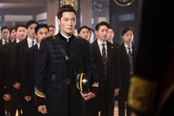 《VAGABOND》李昇基跑成Running man，8位動作戲帥炸韓星，池昌旭、李敏鎬根本專業特務，超想被他們保護