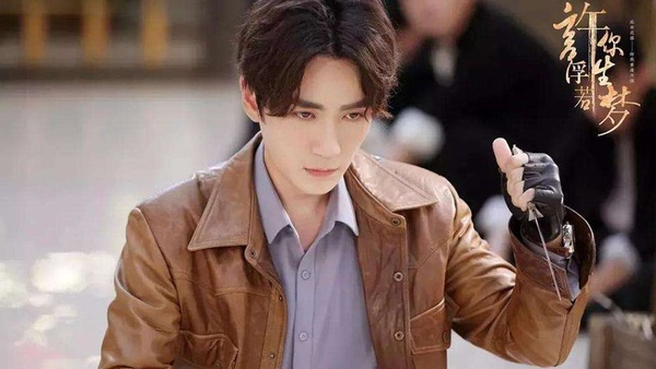 李現自曝曾三年沒戲拍！9個苦熬多年爆紅的明星，趙麗穎跑龍套7年，李沁熬9年更慘