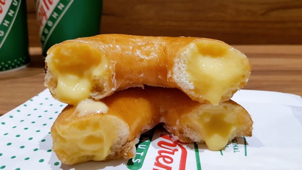 Krispy Kreme 流沙布蕾甜甜圈！限定四家門市販售，Krispy Kreme 流沙布蕾甜甜圈的流沙奶黃＆薄脆焦糖絕對必吃～