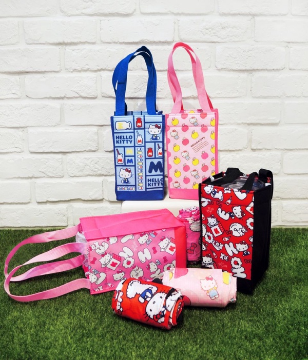 HELLO KITTY 45週年紀念商品就在7-11！45週年紀念的HELLO KITTY，一次三種商品就在7-11出沒啦～