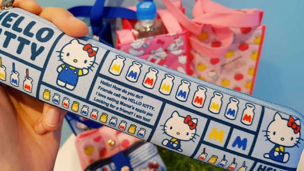 HELLO KITTY 45週年紀念商品就在7-11！45週年紀念的HELLO KITTY，一次三種商品就在7-11出沒啦～