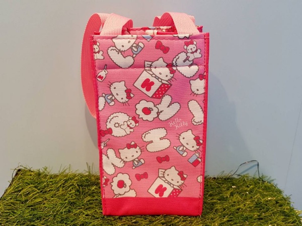HELLO KITTY 45週年紀念商品就在7-11！45週年紀念的HELLO KITTY，一次三種商品就在7-11出沒啦～