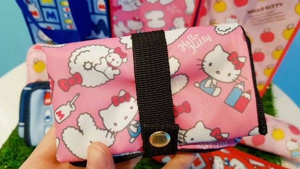 HELLO KITTY 45週年紀念商品就在7-11！45週年紀念的HELLO KITTY，一次三種商品就在7-11出沒啦～