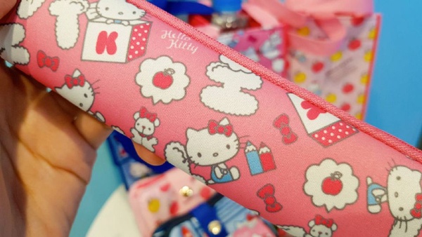 HELLO KITTY 45週年紀念商品就在7-11！45週年紀念的HELLO KITTY，一次三種商品就在7-11出沒啦～